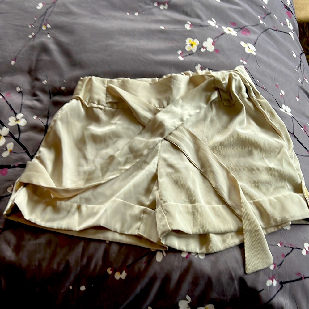 The Limited Cassidy fit satin shorts